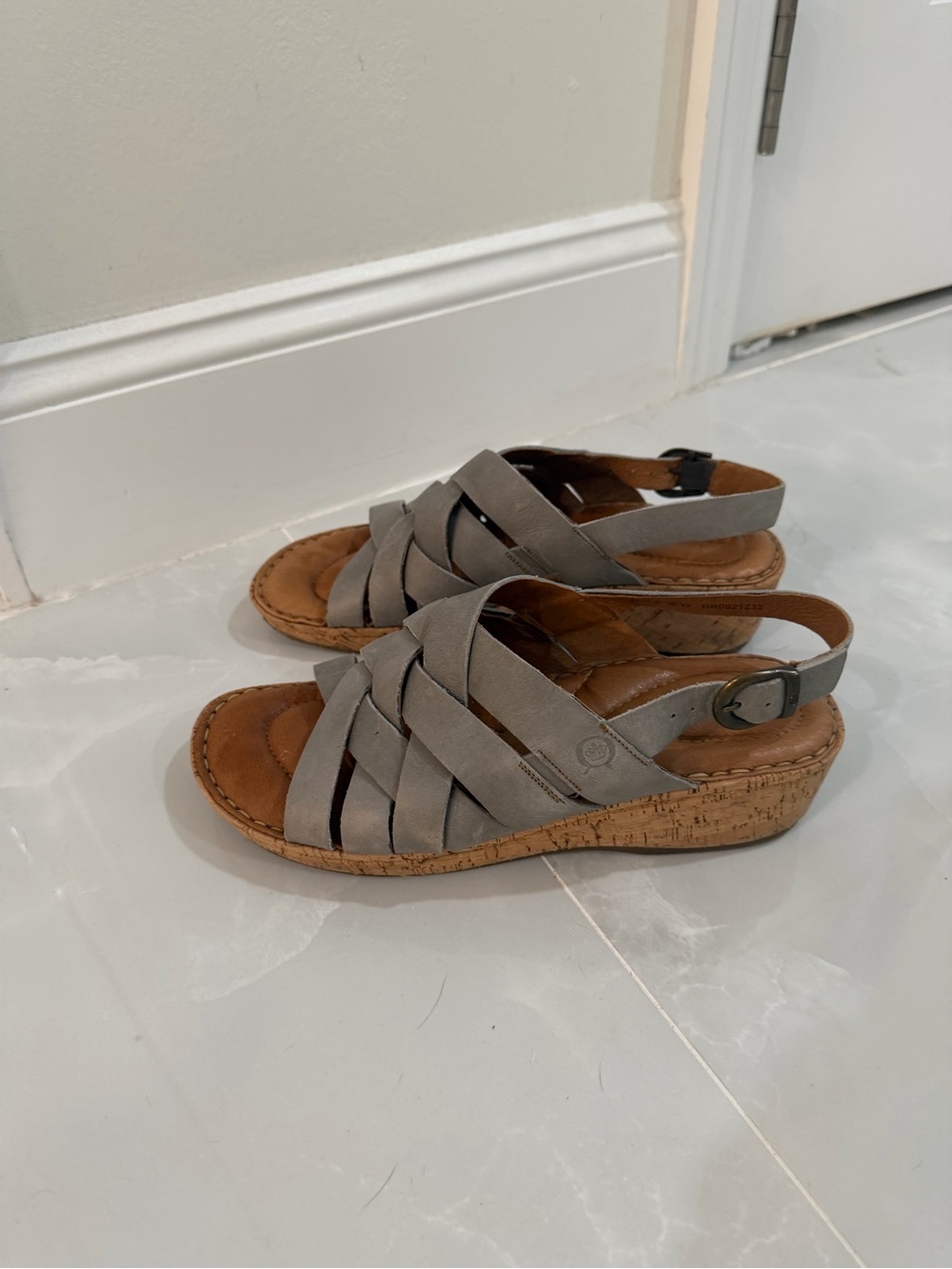 Born -  Leather Crossover Sandals 💯 leather
